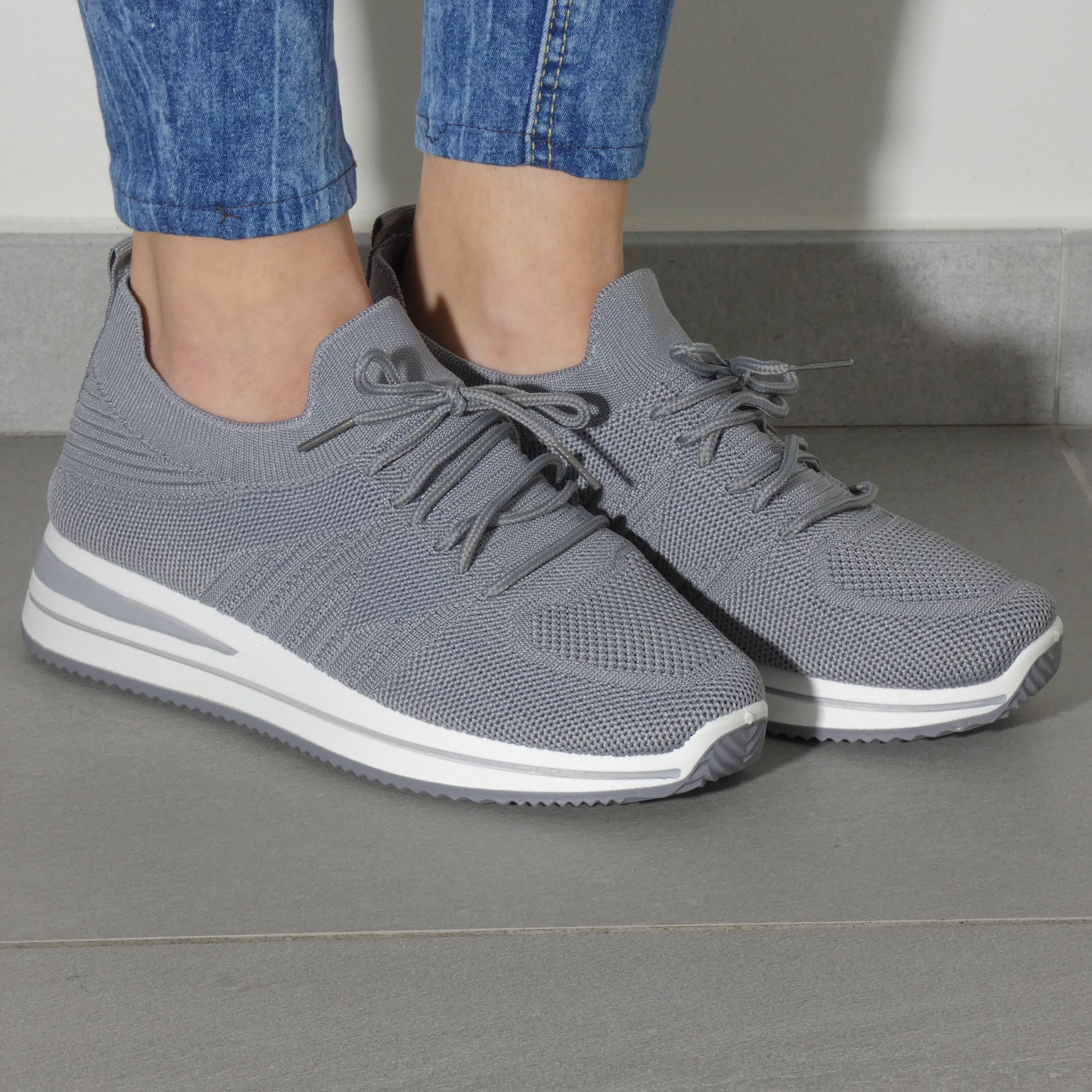 36 / Gris